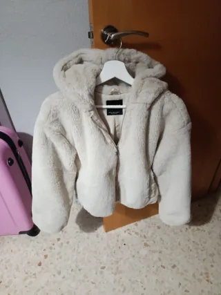 Bershka Chaquetón Pelos Beige Talla XS