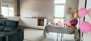 Parcela rústica con casa prefabricada