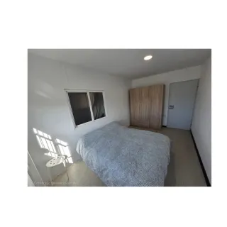 Parcela rústica con casa prefabricada