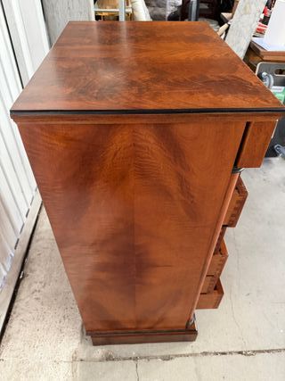 Cómoda de madera antigua restaurada