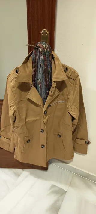 Gabardina de tela Camel
