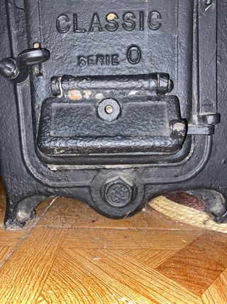 Estufa caldera antigua de hierro fundido