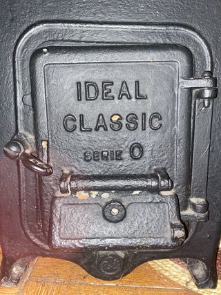 Estufa caldera antigua de hierro fundido