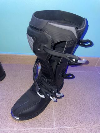 Botas Enduro Raven Talla 43 A estrenar