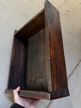 Cómoda roja de madera antigua restaurada
