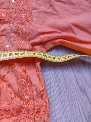 Camisa naranja manga larga con lentejuelas