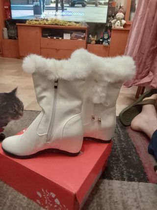 Botas blancas con pelo talla 39 sin estrenar