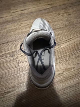 Nike Metcon 7 gris y blanco