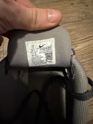 Nike Metcon 7 gris y blanco