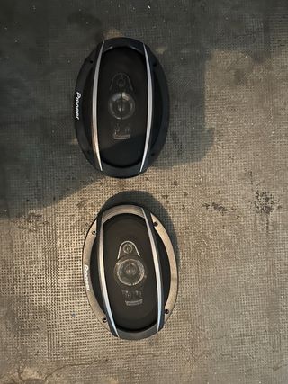 Altavoces Pioneer Ovalados Negros y Plateados