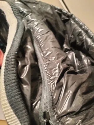 Giacca Moncler nera con cappuccio