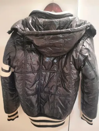 Giacca Moncler nera con cappuccio
