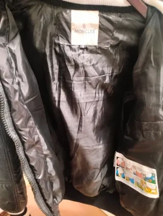 Giacca Moncler nera con cappuccio