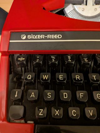 Máquina de escribir Silver-Reed Silverette Roja