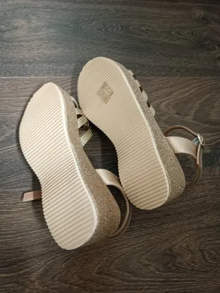 Sandalias doradas plataforma T36