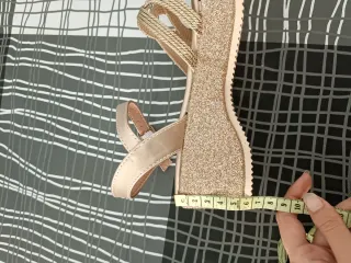 Sandalias doradas plataforma T36