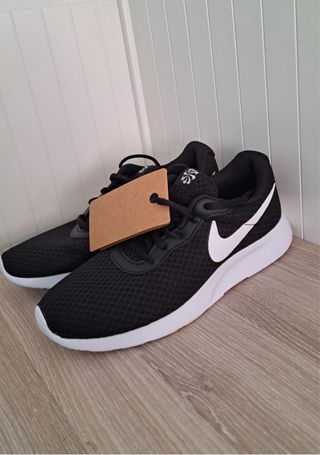 Nike Tanjun Negro/Blanco