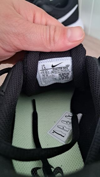 Nike Tanjun Negro/Blanco