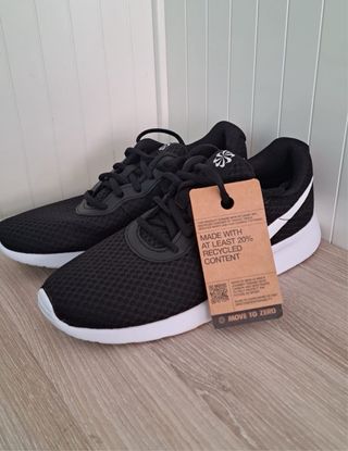 Nike Tanjun Negro/Blanco