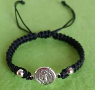 Pulsera San Benito artesanal unisex