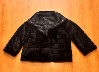 Abrigo de pelo negro reversible