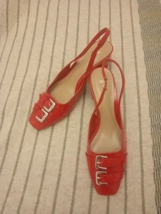 Zapatos ZARA charol Rojos Talla 39