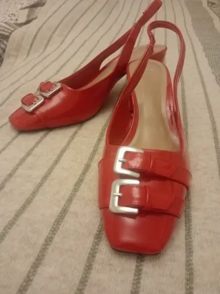 Zapatos ZARA charol Rojos Talla 39