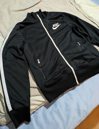 Chaqueta Nike Negra Deportiva.