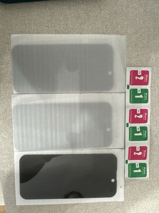 iPhone 15 Pro con caja y cable