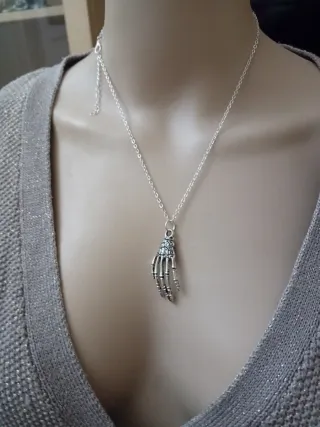 Collana mano scheletro acciaio