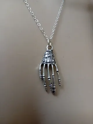 Collana mano scheletro acciaio