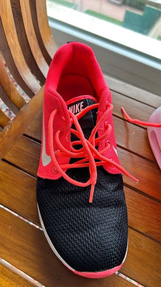 Deportivas Nike Mujer Negras y Rosas
