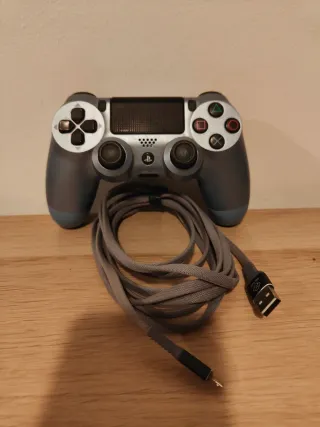 PS4 (PlayStation 4) Negra 500GB + Mando