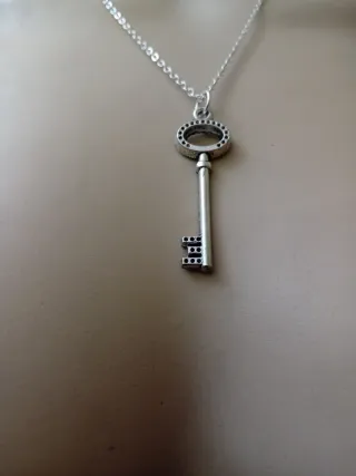 Collana con ciondolo chiave in acciaio