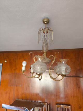 Lámpara de comedor dorada y cristal