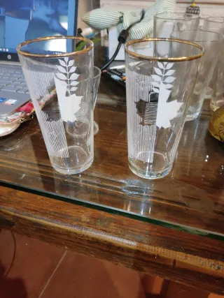 Vecchi bicchieri serigrafati con bordo dorato