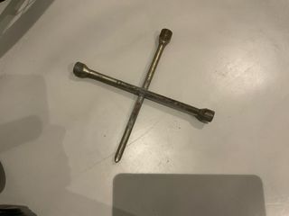 Llave de cruz para coche