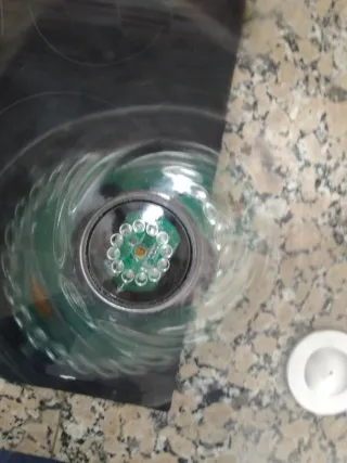 Lámpara de mesa metálica plateada