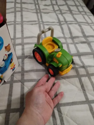 Tractor Battat con animales y luces