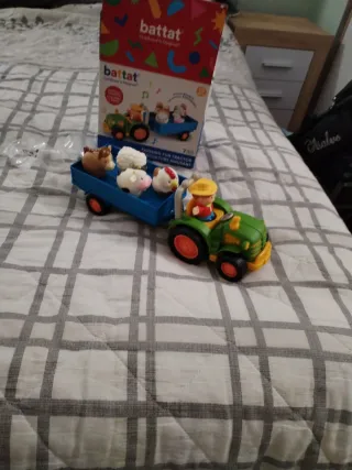 Tractor Battat con animales y luces