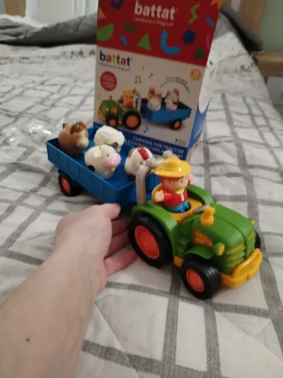 Tractor Battat con animales y luces