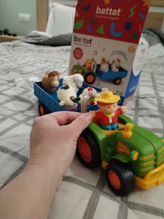 Tractor Battat con animales y luces