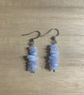 Orecchini chip pietra calcedonio blu