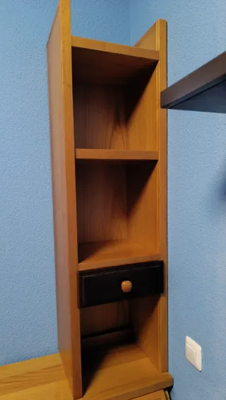 Estantería de roble macizo con cajón