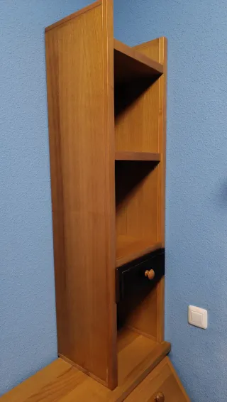 Estantería de roble macizo con cajón