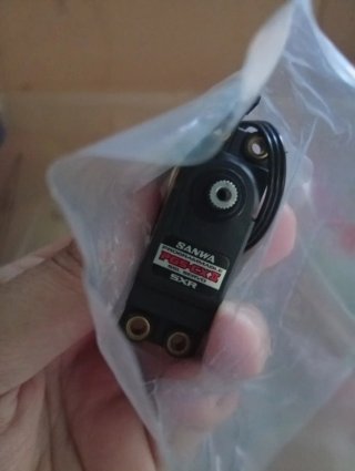 Servos Sanwa PGS-CXII SXR MONTADOS EN COCHE EXPOSI