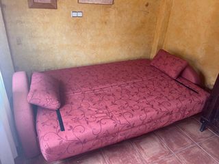 Sofá Cama Rosa con Estampado Floral