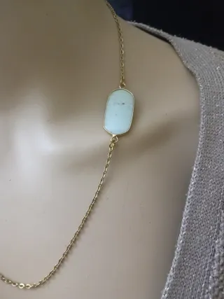 Collana con amazzonite naturale e dettagli oro