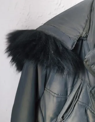 Chaqueta con capucha de pelo