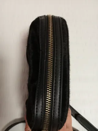 Bolso  Negro Pelo y Piel Es muy bonito